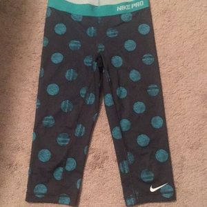 Nike pro capris